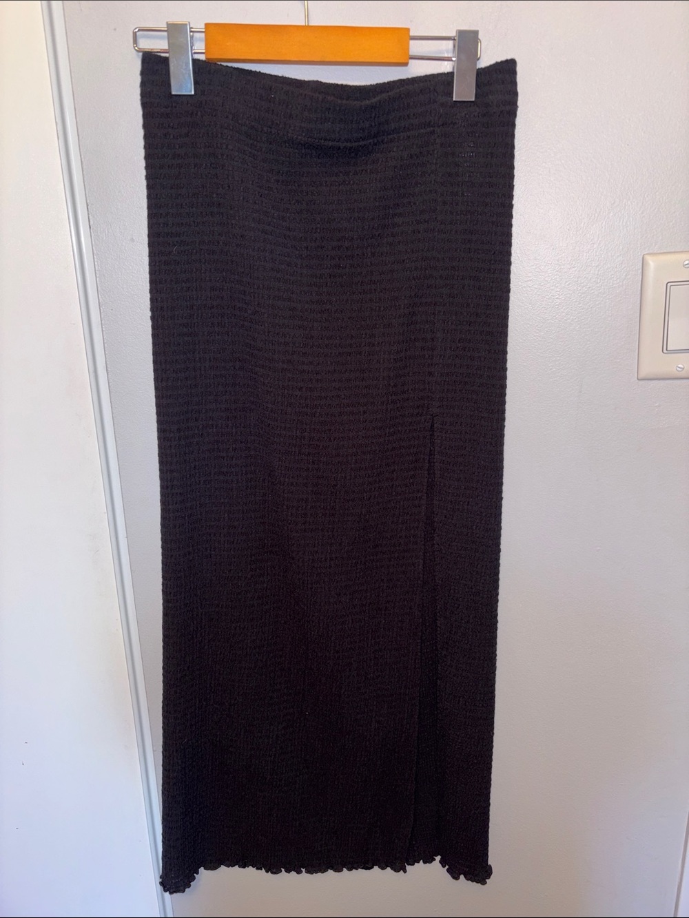 Wilfred Clas Black Knit Skirt with a slit